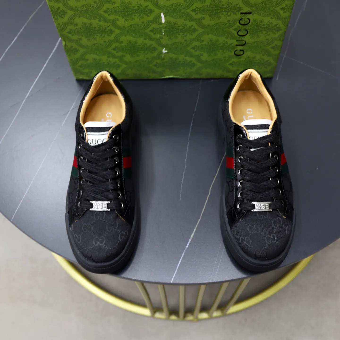 Men's shoes: 420💰🙅‍♂️🙅‍♂️🙅‍♂️ Brand: Gucci GuCCI Standard code: 38-44 (45 customized) Grade: Same as the official website Material: Brand cloth fabric Comfortable and breathable sheepskin lining Lightweight wear-resistant outsole Style category: Men's fashionable casual shoes Running sneakers Distinguished luxury brand elements Top luxury Color: actual picture color